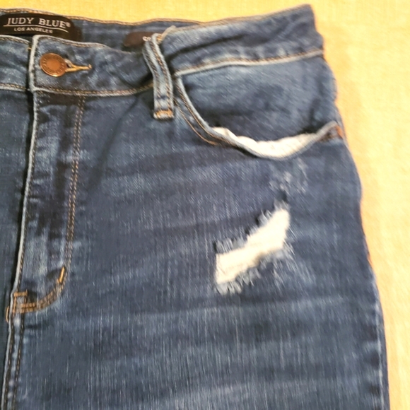Judy Blue High-Rise Jean Capris Med Wash Denim With Factory Distressing Sz 15/31 - Picture 5 of 12
